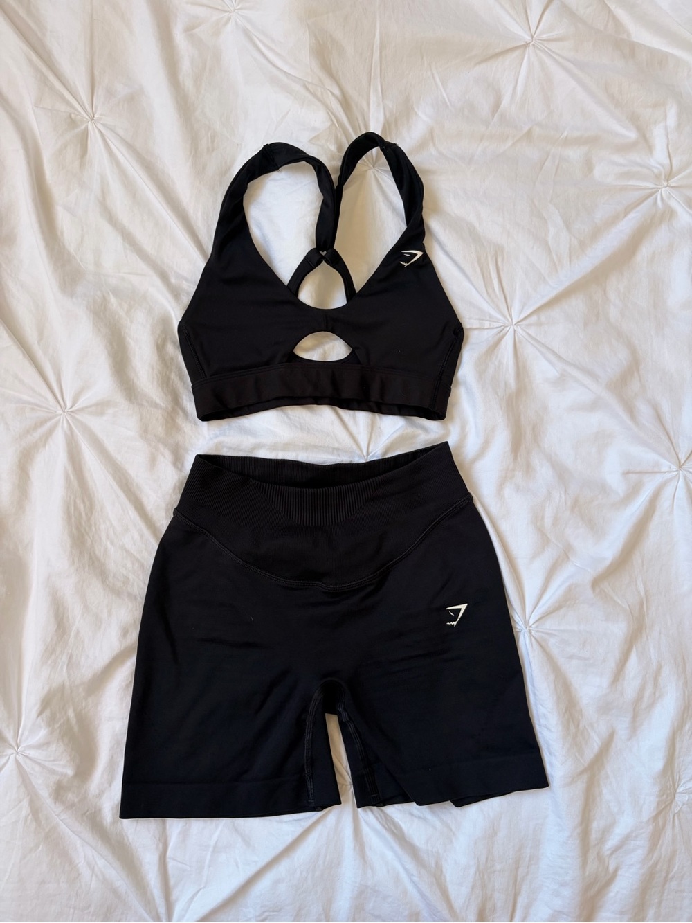 Gymshark Set Black Peek a Boo Sport Bra and Sweat Seamless Scult Shorts XS - Picture 2 of 8